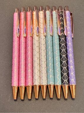 Set of Iridescent Mermaid-Scale Ballpoint Pens - Pastel Gradient